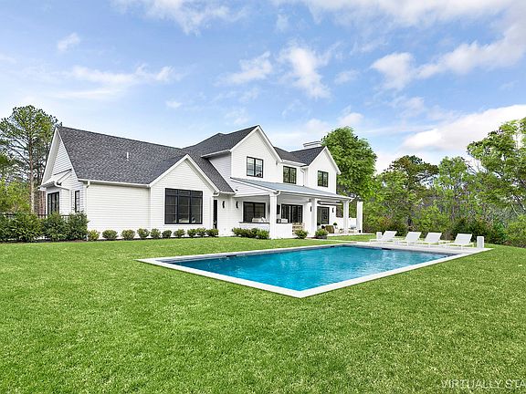 2nd image of 20 Castle Hill Ct