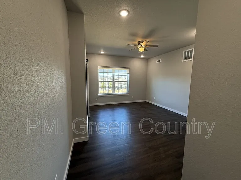 13513 S Mingo Rd #7 — Photo 16