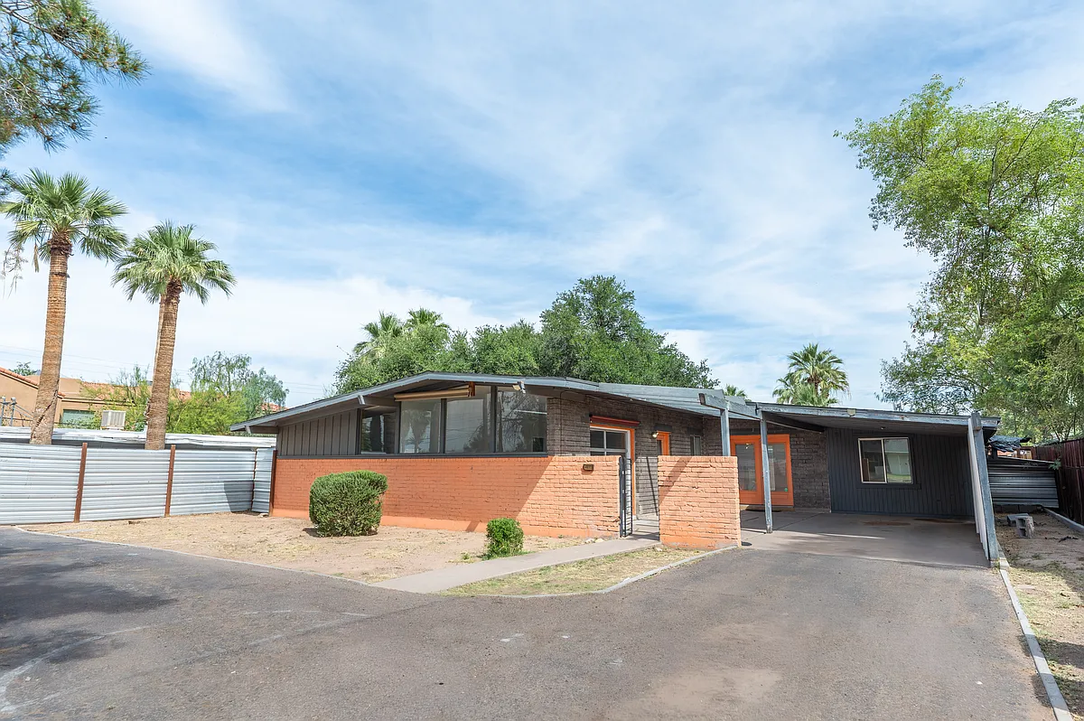 Building Photo - 4832 E Virginia Ave