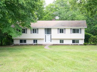 21 Elizabeth St, Trumbull, CT 06611