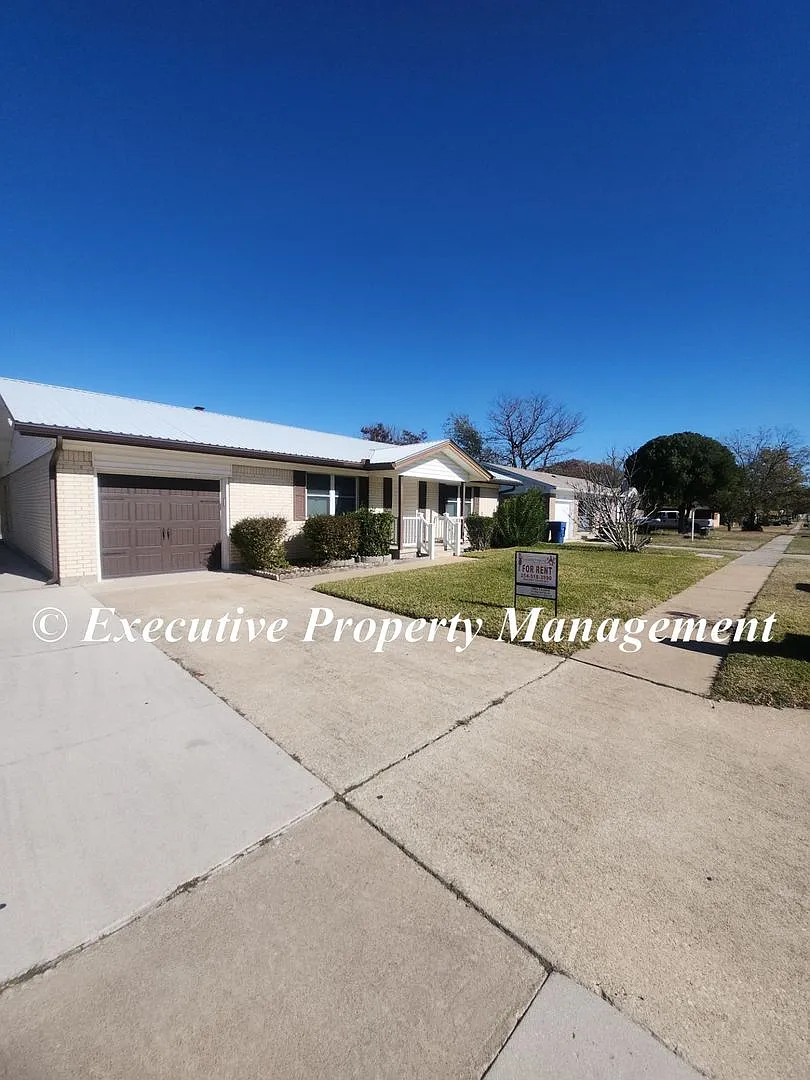 1009 E Robertson Avenue, Copperas Cove, TX 76522 — Photo 1