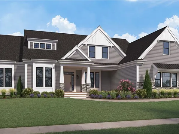 1 Paula Ln, Cranston, RI 02921