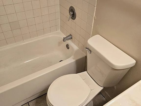4th image of 8104 Waterbury Ct APT 405