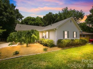 6727 Glenmoor Dr, Charlotte, NC 28214
