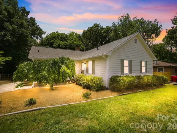 6727 Glenmoor Dr, Charlotte, NC 28214