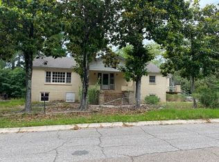 800 Calhoun Rd, Magnolia, AR 71753