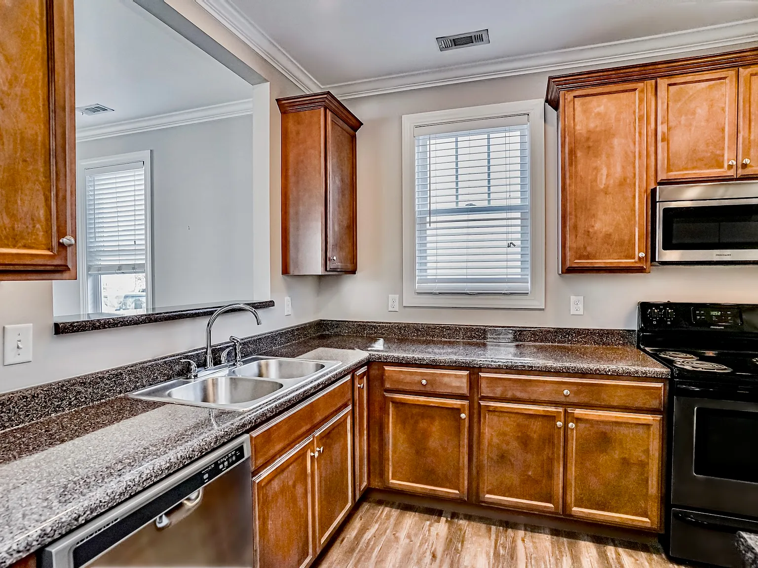 12 Lincoln Street *1 - 1 — Photo 4