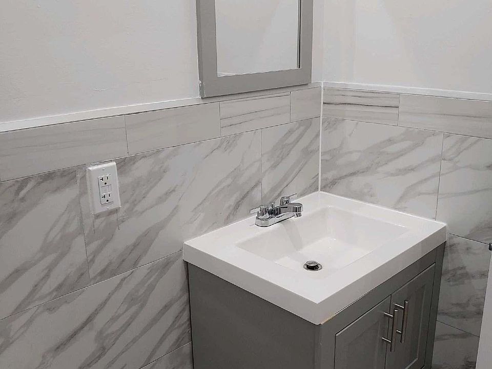 1/2 bathroom
