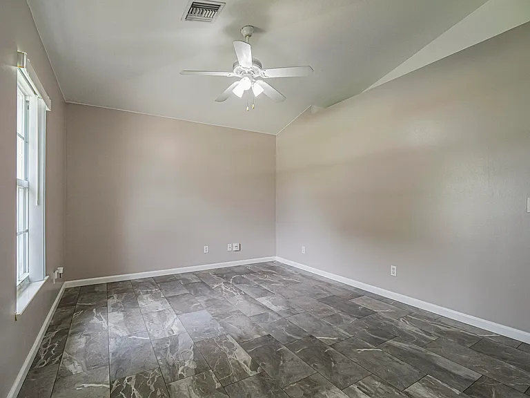1456 25th Ct SW — Photo 5