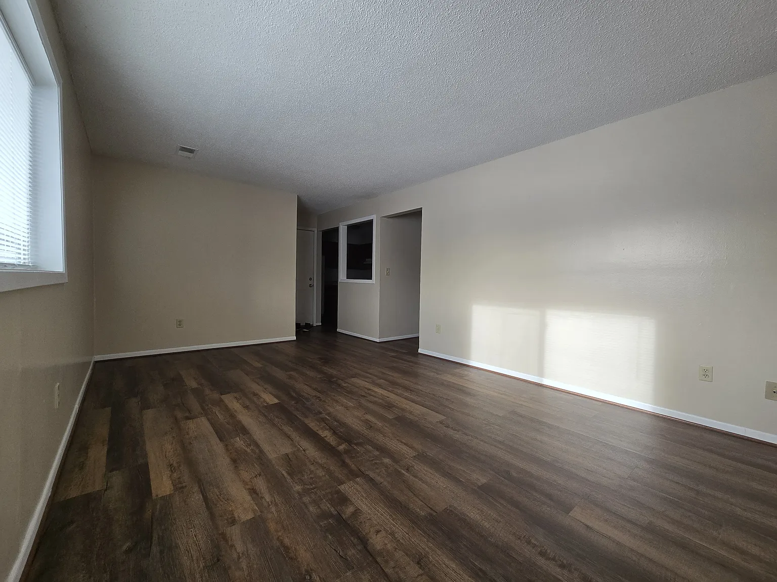 3 bed, 1050 sqft, $1,450 — Photo 3