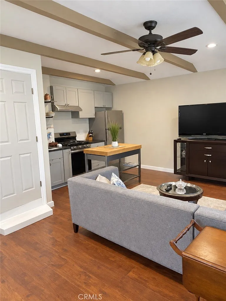 1 bed, 500 sqft, $1,800 — Photo 2