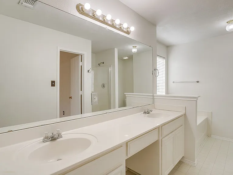 608 Gracie Ln — Photo 8