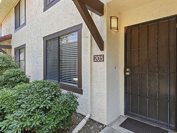 2nd image of 205 Del Valle Cir