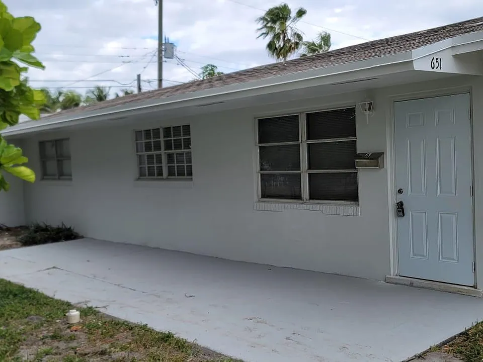 651 NE 46th Ct