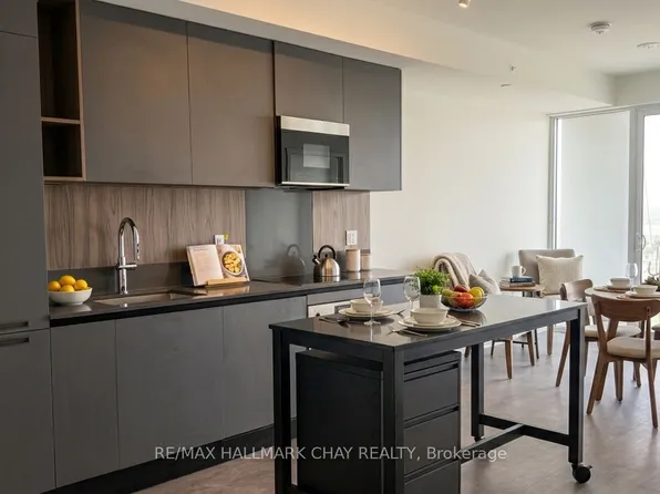39 Mary St #1601, Barrie, ON L4N 1S9