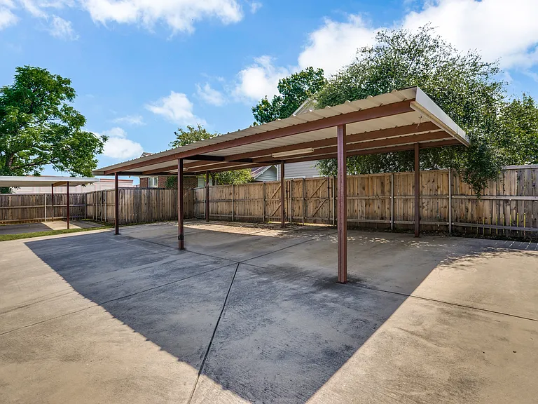 3127 Lubbock. Walk to TCU! Rental home. 3-bedroom home. Covered parking!