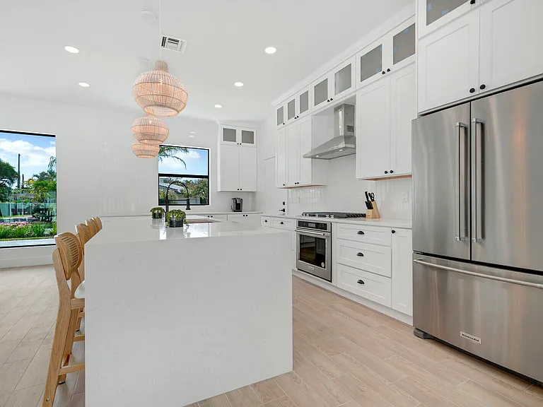 1248 N Harbor Dr — Photo 18