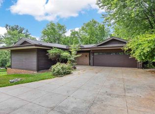 8 Lakeview Dr NE, Iowa City, IA 52240