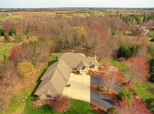 3001 Woodland Meadow Ct, Green Bay, WI 54313
