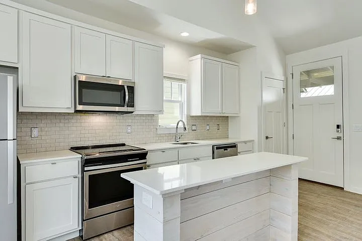 215 Rock St #11 — Photo 3
