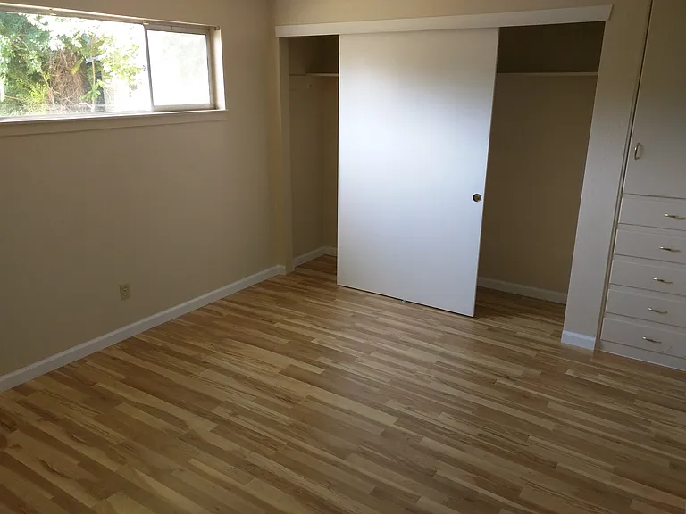 426 E 8th St #2 — Photo 3