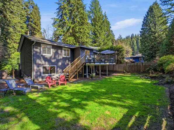 4535 Raeburn St, North Vancouver, BC V7G 1K3
