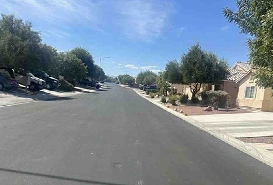 Exterior Neighborhood (street photo)