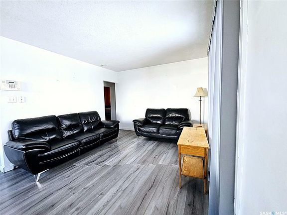 3rd image of 842 111th St
