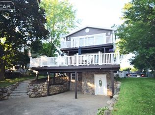 4011 Lotus Dr, Waterford, MI