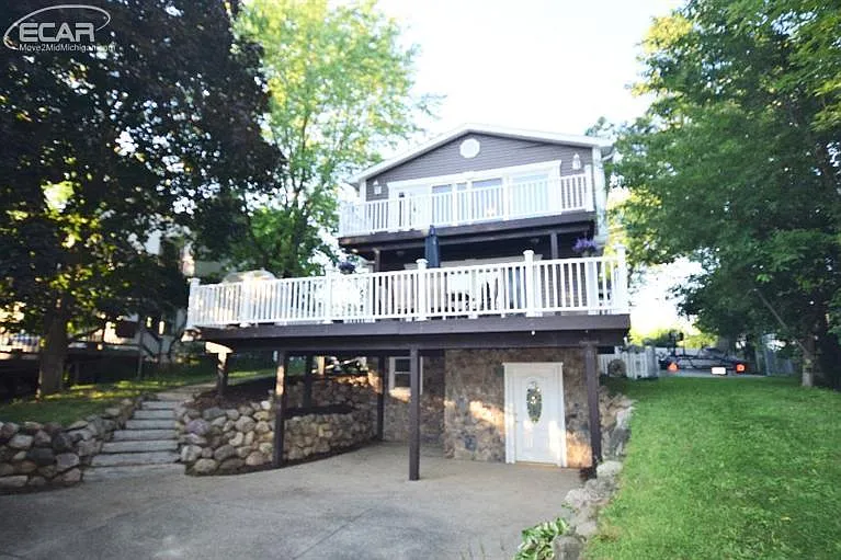4011 Lotus Dr photo 1