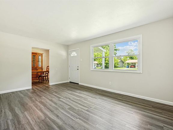 3rd image of 522 Saratoga Ln