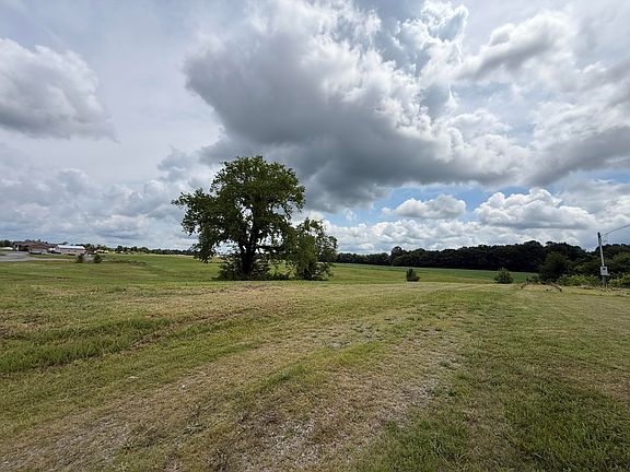 2nd image of 1720 Hopkins Rd