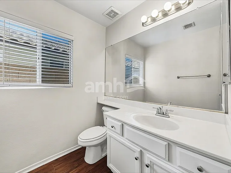 907 N Albert Dr — Photo 9