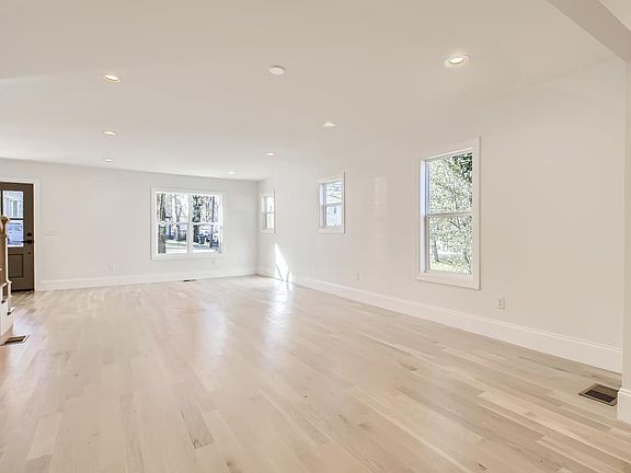 4th image of 1607 Cahal Ave