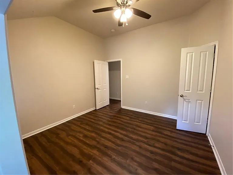 8811 Glen Canyon Dr — Photo 17