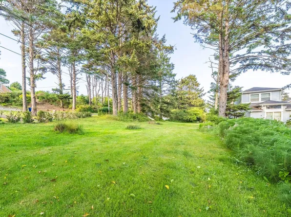 1756 NW 35th Pl, Lincoln City, OR 97367