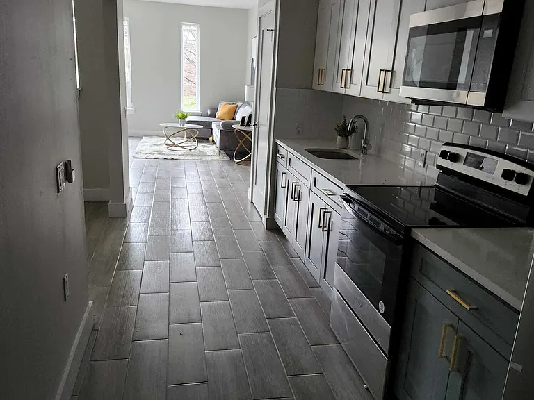 124-130 Ellis Ave — Photo 14