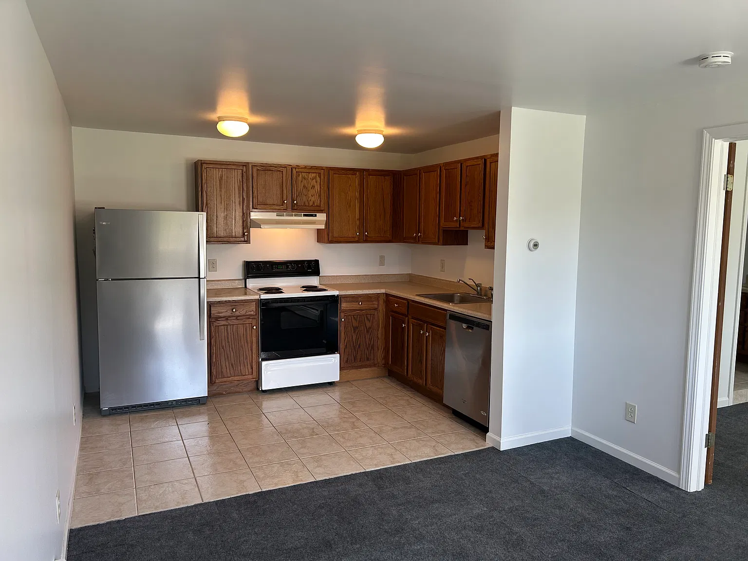 1 bed, 700 sqft, $1,050 — Photo 3