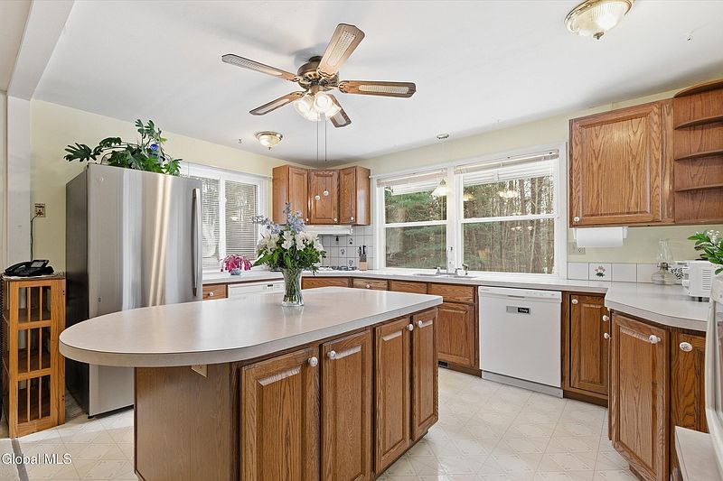 5th image of 84 Hutchins Road