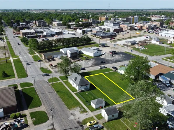 1404 Richmond Ave, Mattoon, IL 61938