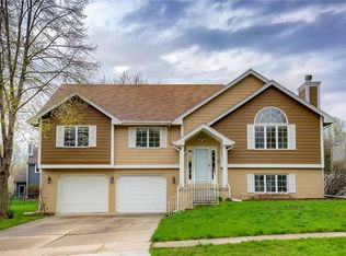 9115 Alpine Dr, Urbandale, IA 50322