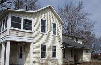 3rd image of 219 Monroe St