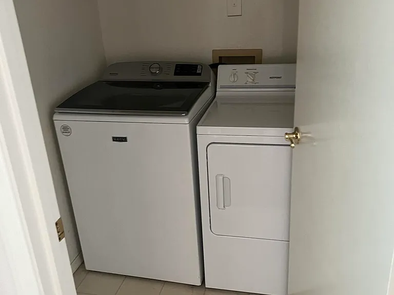 8 W Marco Polo Rd — Photo 11