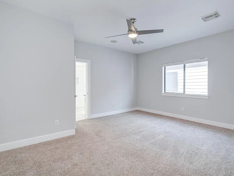 4202 Spencer St — Photo 18