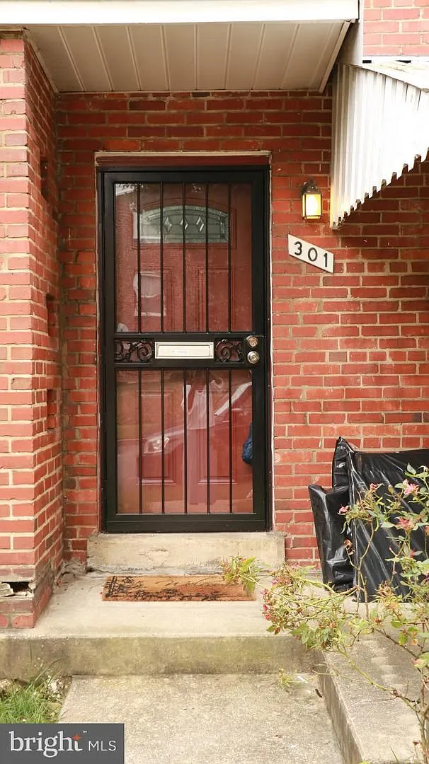 301 Nicholson St NE photo 1