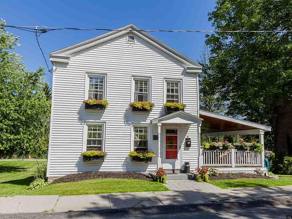 1st image of 8 Church St