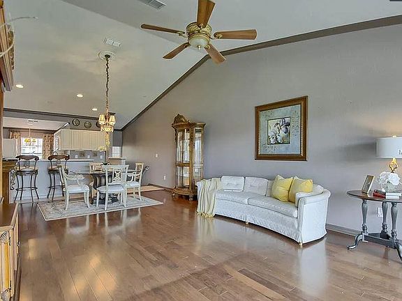 3rd image of 5407 Admiral Way