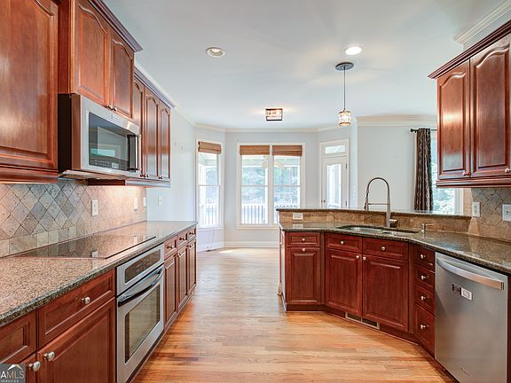 5th image of 9025 Devonwood Ct