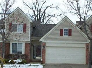 447 Lilly View Ct, Howell, MI 48843