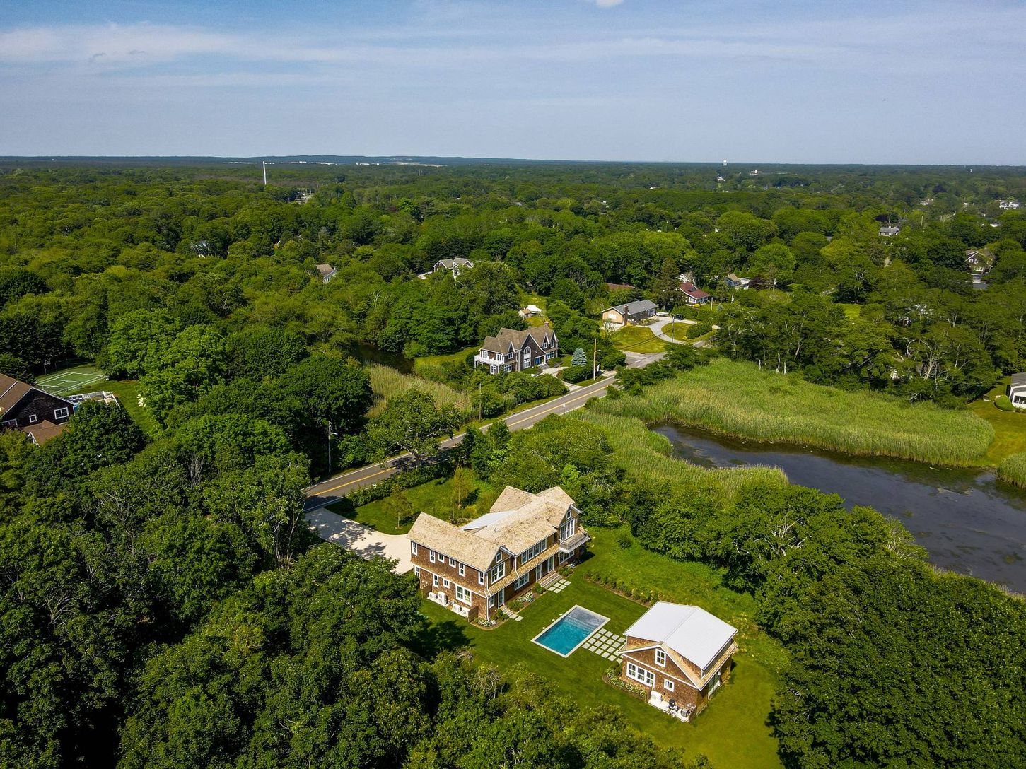  Stunning private resort style getaway within minutes of Westhampton Beach Main St 